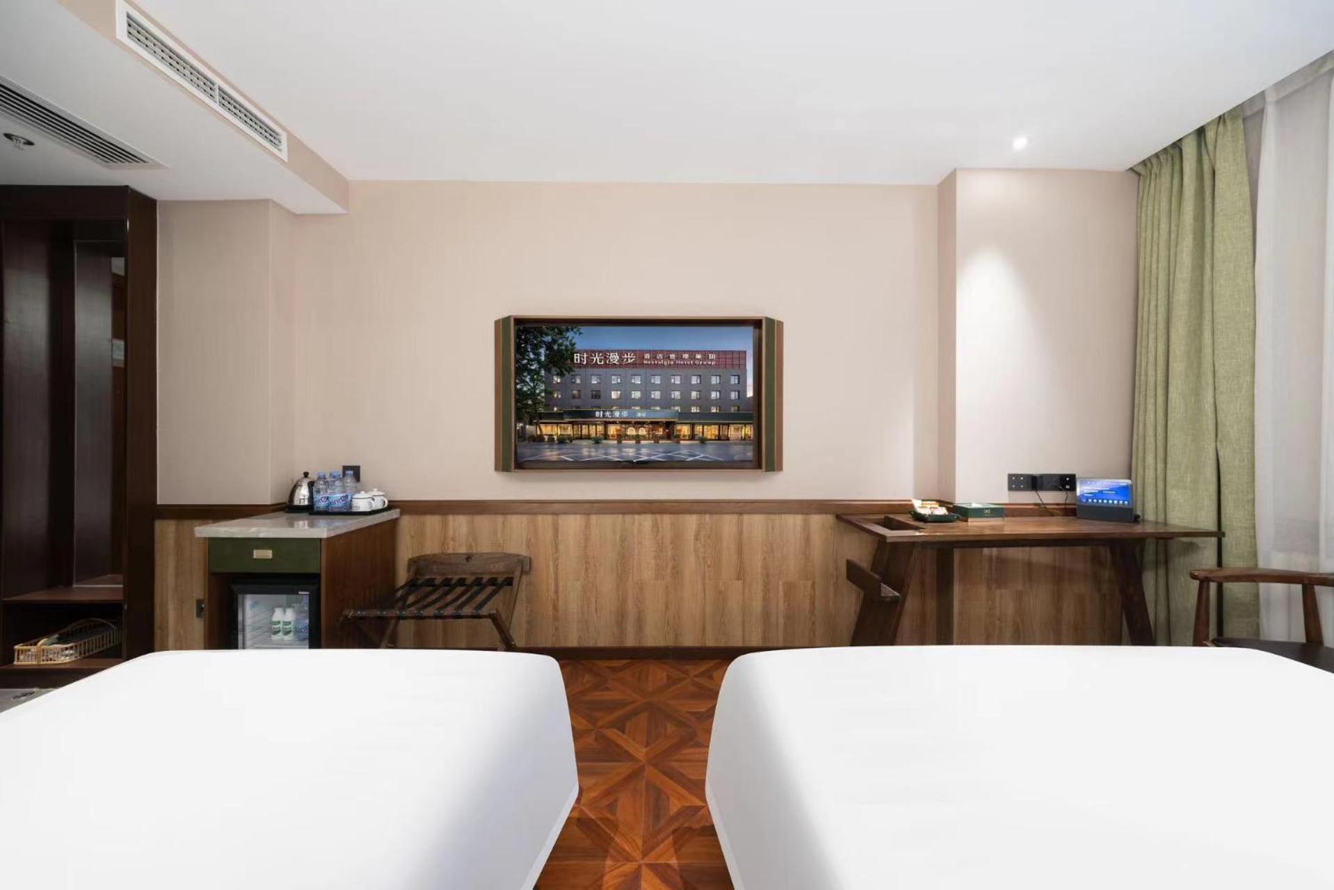 Nost Algia Hotel Near Beijing Panjiayuan Antique Market- Beijing Happy Valley, Cbd, China Zun And Sanlitun, Tian'Anmen Square, Free Ice Cream, Mineral Water, Coffee, Snacks And Laundry Service, Free Gymnastic, English Communication Well Exterior photo