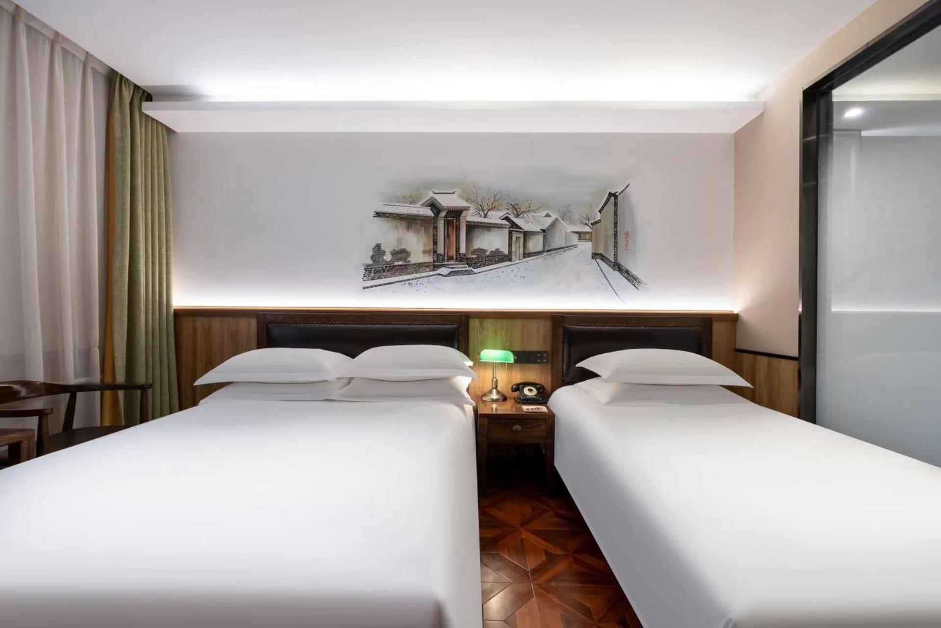 Nost Algia Hotel Near Beijing Panjiayuan Antique Market- Beijing Happy Valley, Cbd, China Zun And Sanlitun, Tian'Anmen Square, Free Ice Cream, Mineral Water, Coffee, Snacks And Laundry Service, Free Gymnastic, English Communication Well Exterior photo