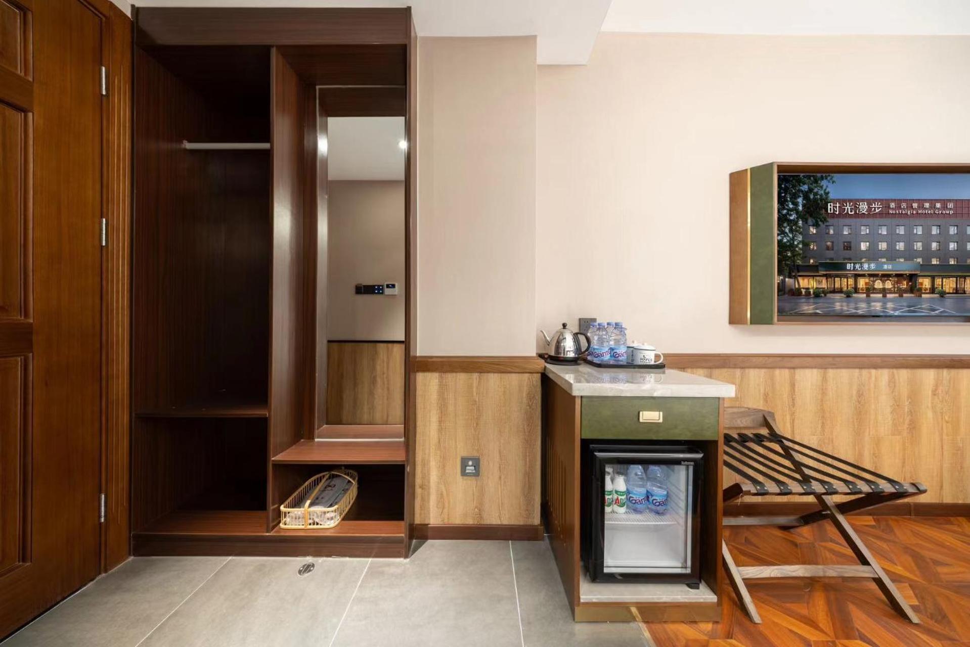 Nost Algia Hotel Near Beijing Panjiayuan Antique Market- Beijing Happy Valley, Cbd, China Zun And Sanlitun, Tian'Anmen Square, Free Ice Cream, Mineral Water, Coffee, Snacks And Laundry Service, Free Gymnastic, English Communication Well Exterior photo