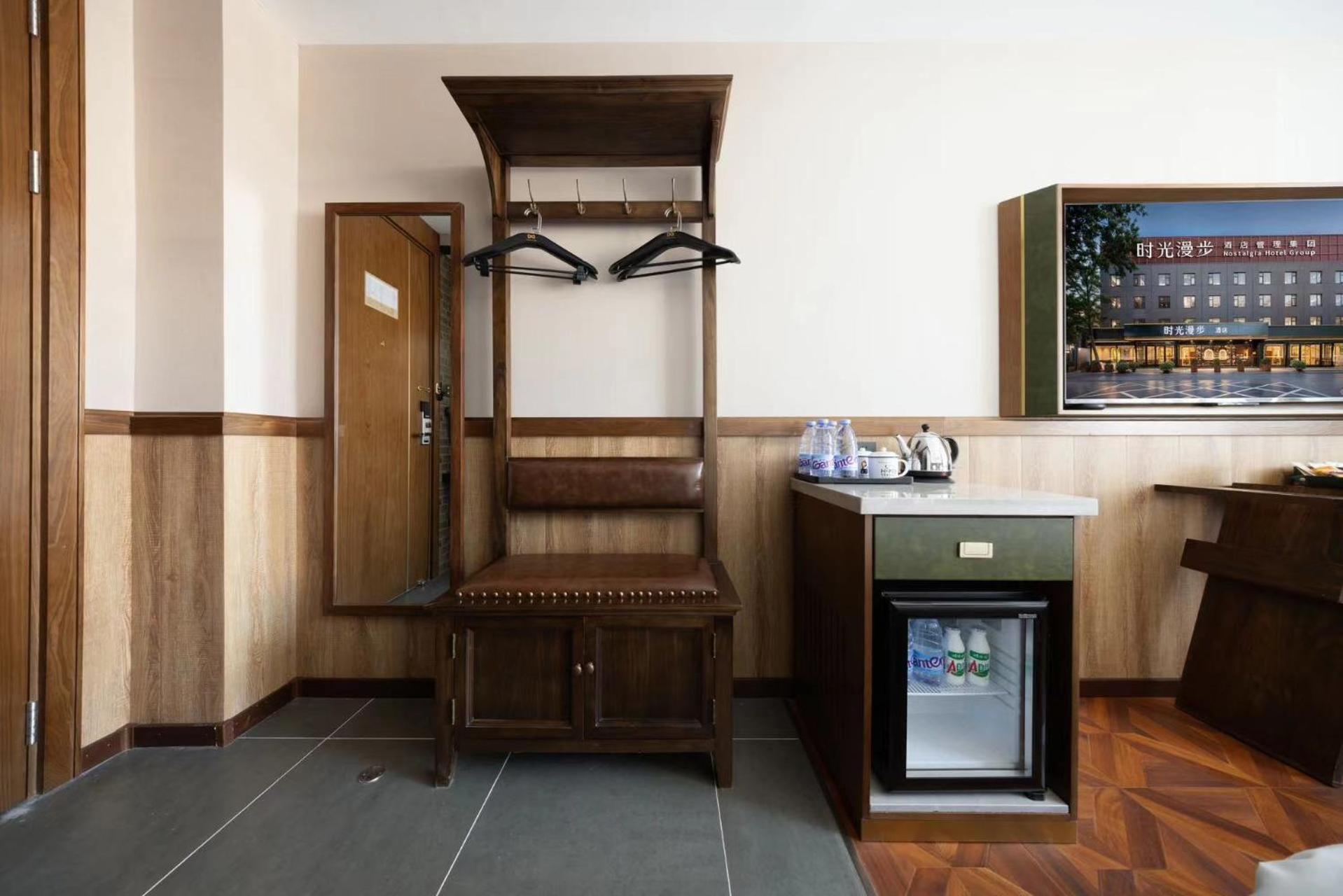 Nost Algia Hotel Near Beijing Panjiayuan Antique Market- Beijing Happy Valley, Cbd, China Zun And Sanlitun, Tian'Anmen Square, Free Ice Cream, Mineral Water, Coffee, Snacks And Laundry Service, Free Gymnastic, English Communication Well Exterior photo