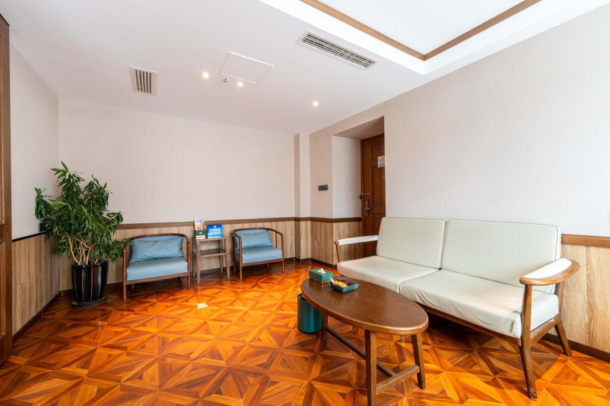 Nost Algia Hotel Near Beijing Panjiayuan Antique Market- Beijing Happy Valley, Cbd, China Zun And Sanlitun, Tian'Anmen Square, Free Ice Cream, Mineral Water, Coffee, Snacks And Laundry Service, Free Gymnastic, English Communication Well Exterior photo
