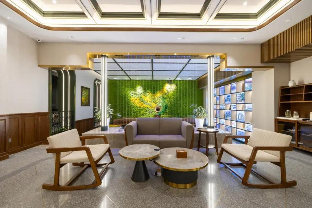 Nost Algia Hotel Near Beijing Panjiayuan Antique Market- Beijing Happy Valley, Cbd, China Zun And Sanlitun, Tian'Anmen Square, Free Ice Cream, Mineral Water, Coffee, Snacks And Laundry Service, Free Gymnastic, English Communication Well Exterior photo