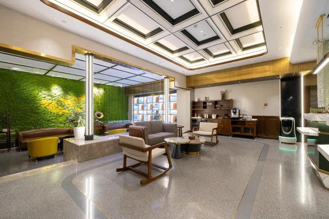 Nost Algia Hotel Near Beijing Panjiayuan Antique Market- Beijing Happy Valley, Cbd, China Zun And Sanlitun, Tian'Anmen Square, Free Ice Cream, Mineral Water, Coffee, Snacks And Laundry Service, Free Gymnastic, English Communication Well Exterior photo