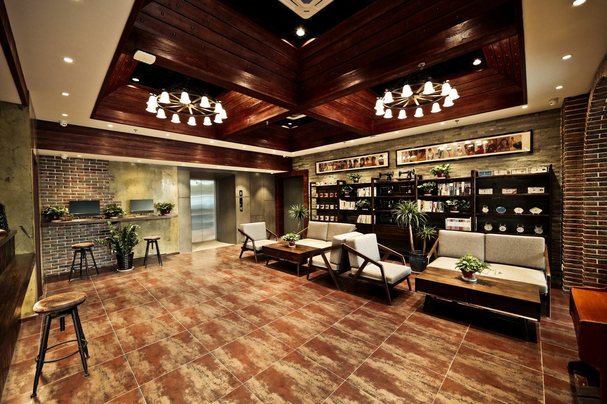 Nost Algia Hotel Near Beijing Panjiayuan Antique Market- Beijing Happy Valley, Cbd, China Zun And Sanlitun, Tian'Anmen Square, Free Ice Cream, Mineral Water, Coffee, Snacks And Laundry Service, Free Gymnastic, English Communication Well Exterior photo
