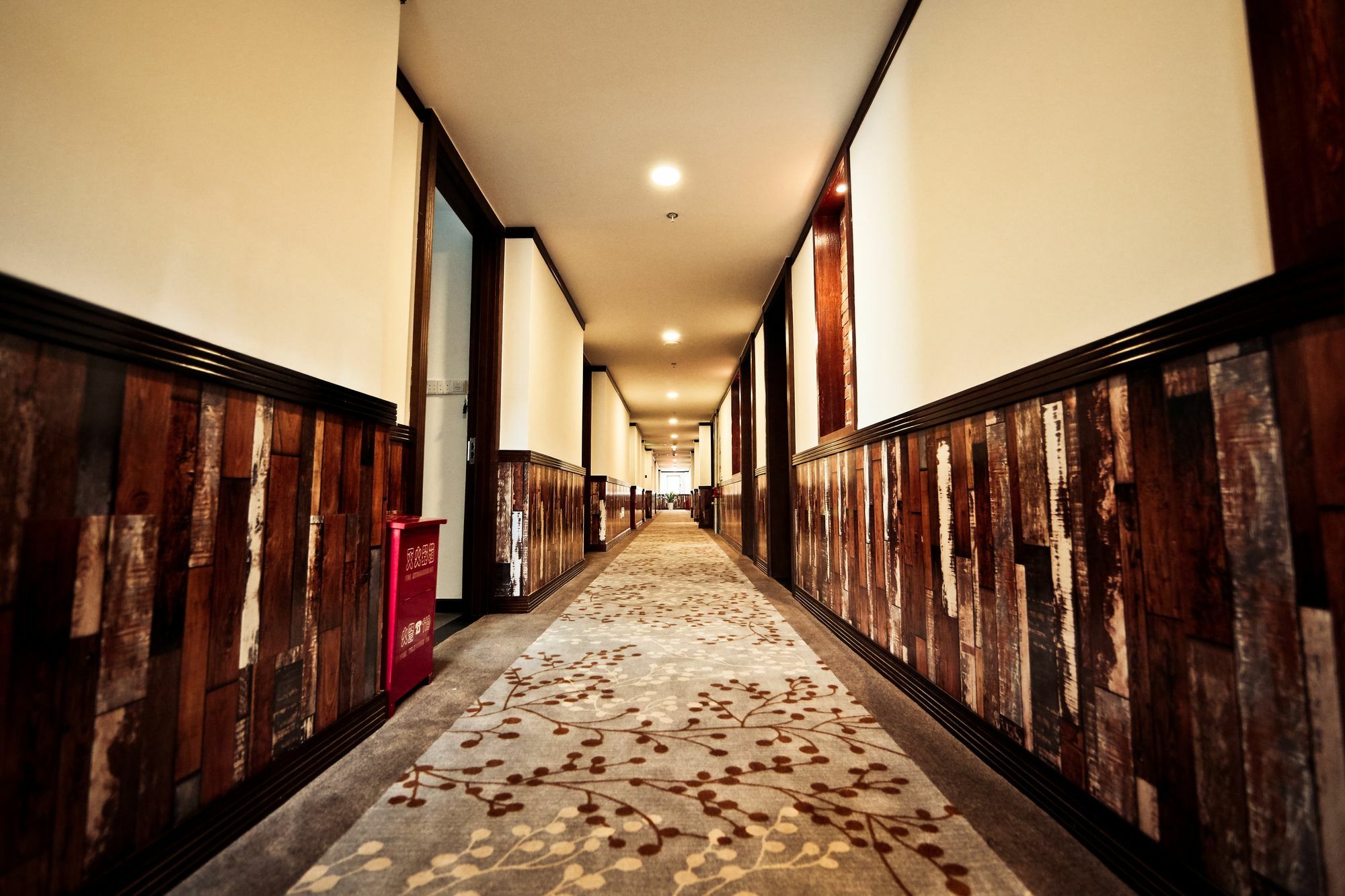 Nost Algia Hotel Near Beijing Panjiayuan Antique Market- Beijing Happy Valley, Cbd, China Zun And Sanlitun, Tian'Anmen Square, Free Ice Cream, Mineral Water, Coffee, Snacks And Laundry Service, Free Gymnastic, English Communication Well Exterior photo